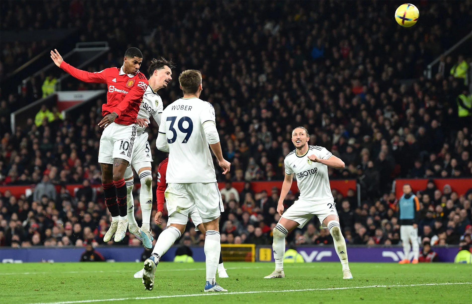 Bóng đá Anh: “Quỷ đỏ” nhọc nhằn giành 1 điểm

